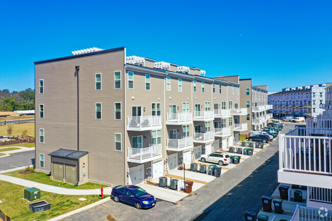 Building Photo - West Broad Landing