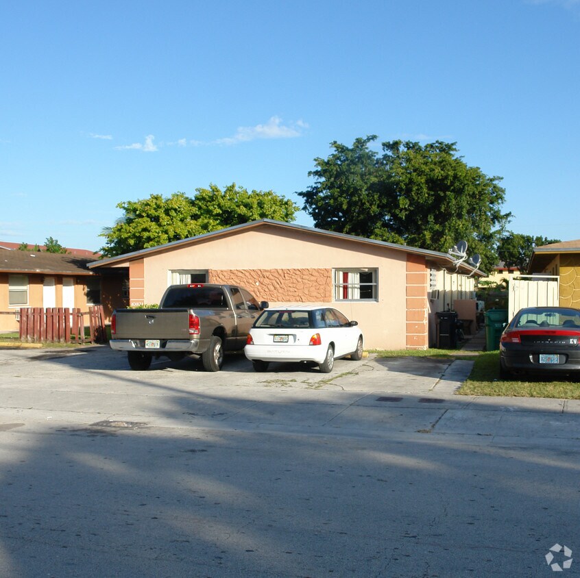 Foto del edificio - 10821 SW 7th St