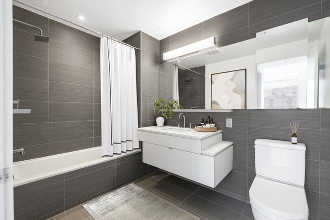 Building Photo - Central Place