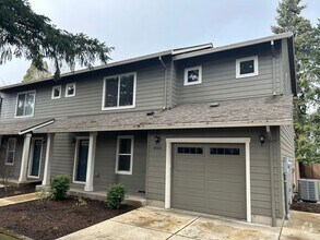 Building Photo - 750 SE Davis St