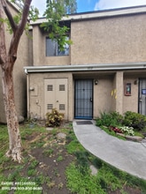 Building Photo - 959 S Mountain Ave