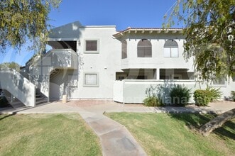 Building Photo - 850 S River Dr