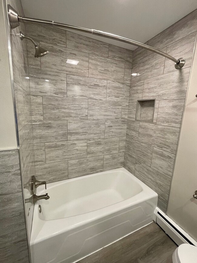 Foto del edificio - Newley Remodeled 1bed 1bath located near the Vilas neighborhood and hospitals