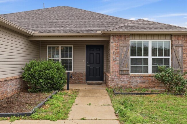 Building Photo - 1200 Granite Ln
