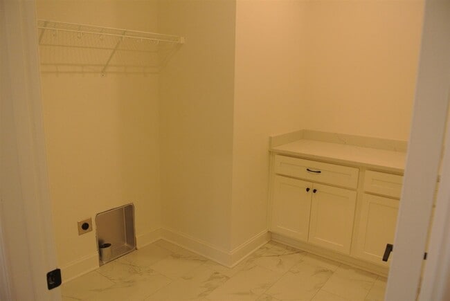 Building Photo - 388 Olympia Ct