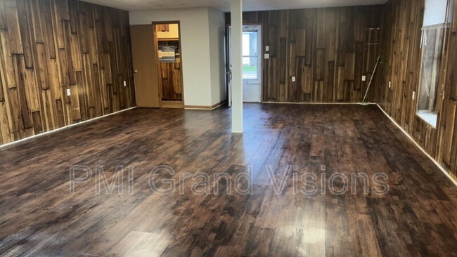 Building Photo - 2 1/2 E Jefferson