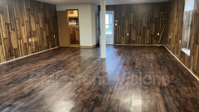 Foto del edificio - 2 1/2 E Jefferson