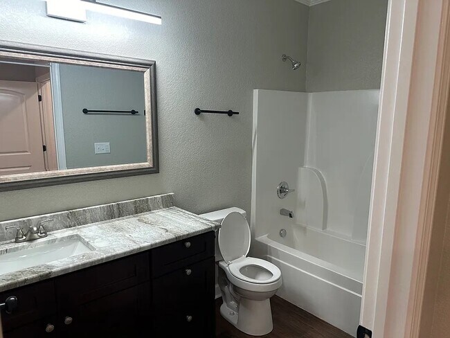 Foto del edificio - 3604 Bay St