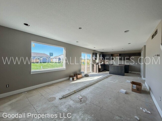 Foto del edificio - 5 br, 3.5 bath House - 300 NW Morgan Ct