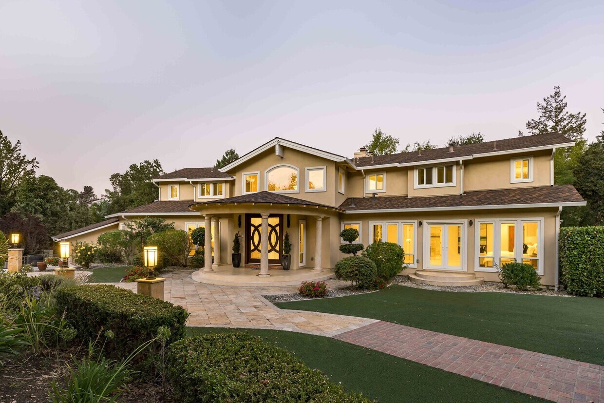 Foto principal - Meticulously Upgraded Los Altos Estate on ...