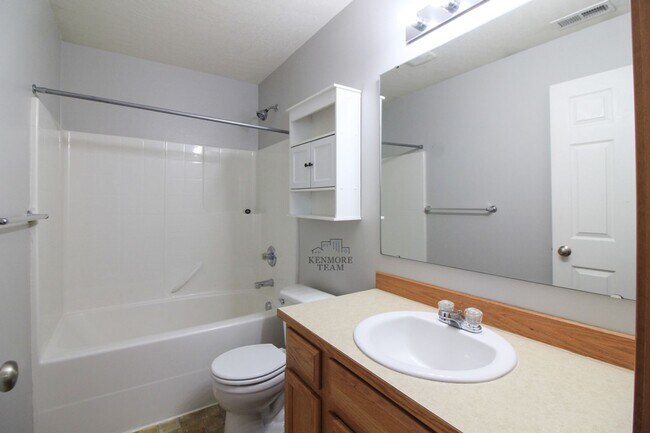Building Photo - 3 Bedroom, 2 Bath Home in West Pasco