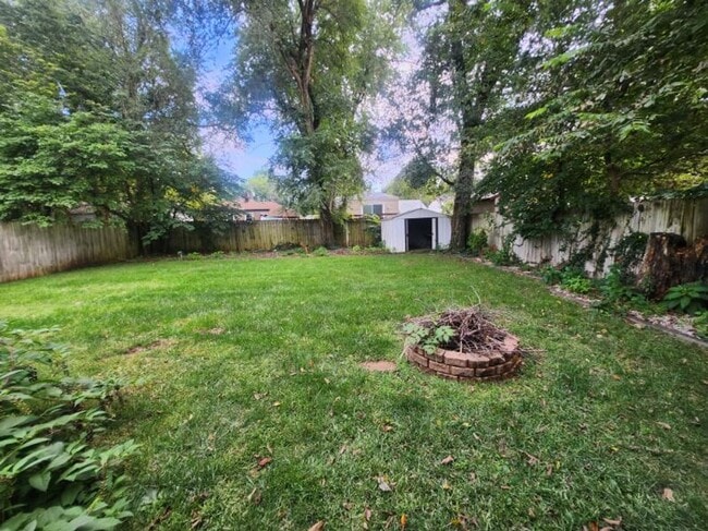 Building Photo - Modern 2 Bedroom 1 Bath house