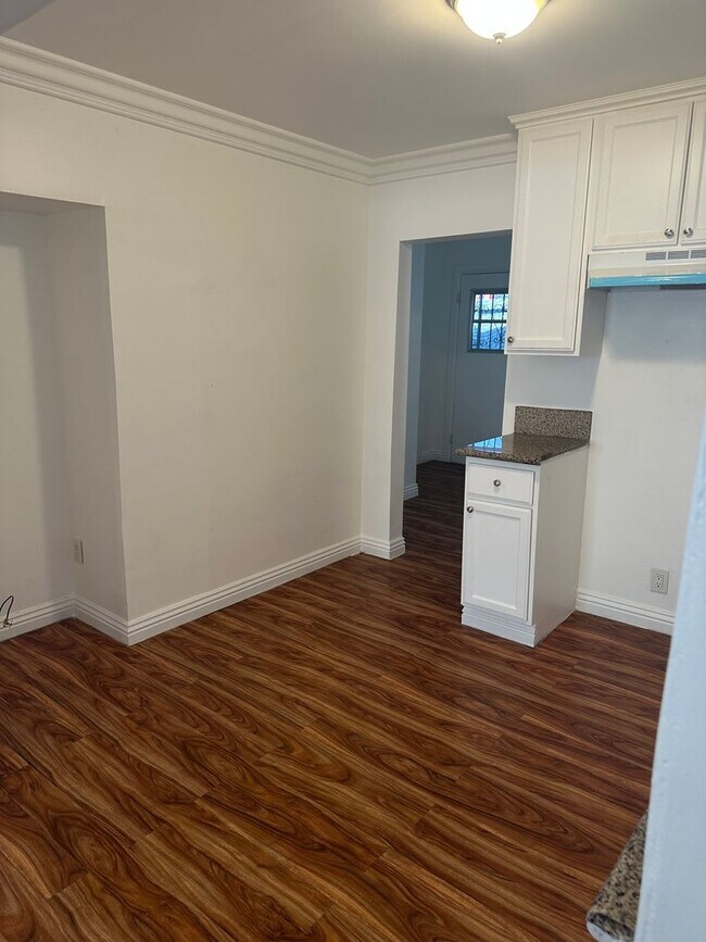 Foto del edificio - 11406-11408 BERENDO AVENUE