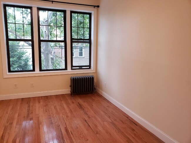 BEDROOM 2 HARDWOOD - 2150 Chatterton Ave