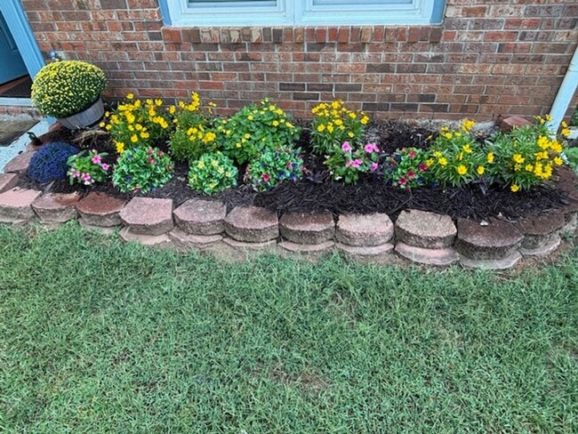 Foto del edificio - Beautifully Renovated 3-Bedroom, 2.5-Bath ...