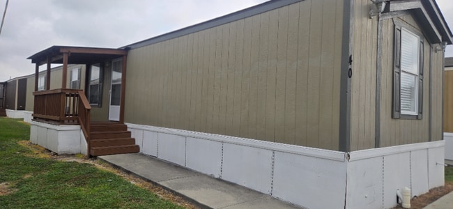 Building Photo - 1120 N Vista Dr