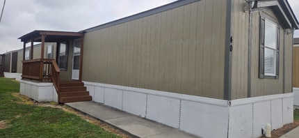 Building Photo - 1120 N Vista Dr