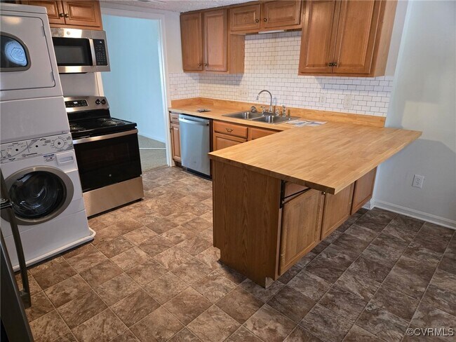 Building Photo - 1510 Americana Dr