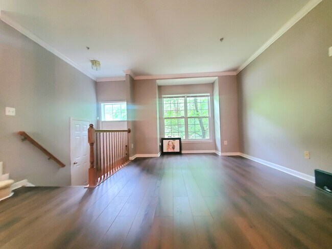 Foto del edificio - 9705 Tulip Tree Dr
