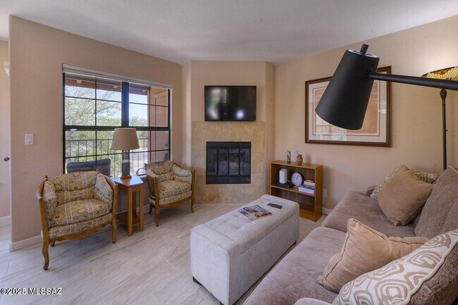 Foto del edificio - 6651 N Campbell Ave
