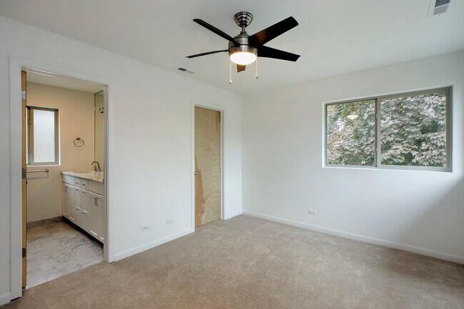 Building Photo - 116 Central Park Ave