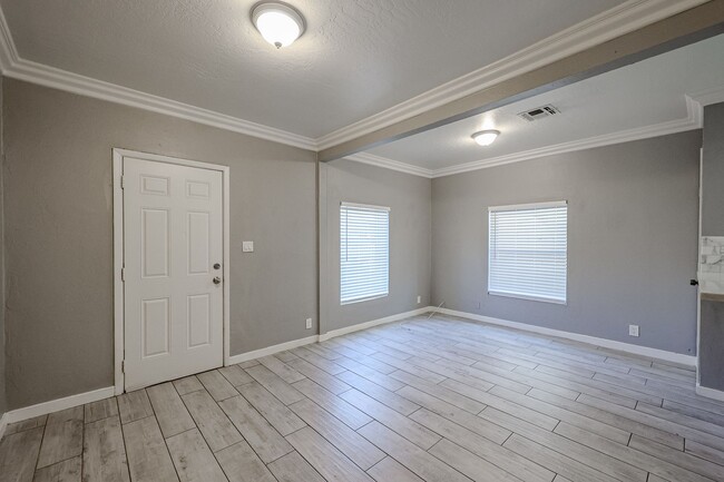 Building Photo - Cute, one bedroom, in  Phoenix, with utili...