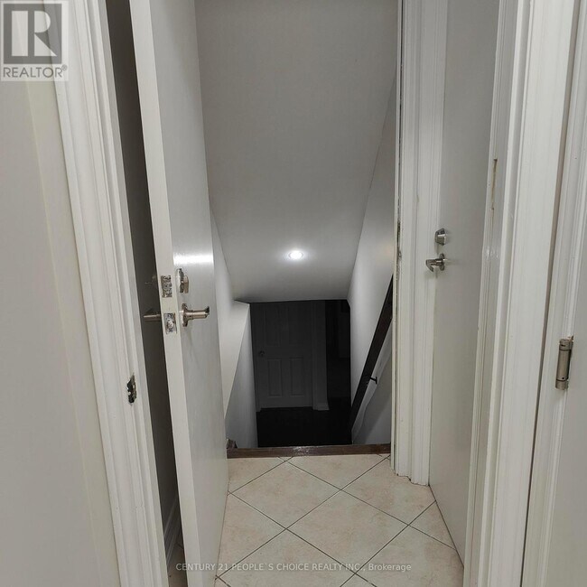 Building Photo - 18 Rathmore St