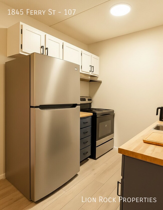 Building Photo - 1845 Ferry St