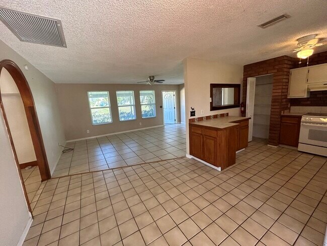 Foto del edificio - NE Cape Coral Single Family Home