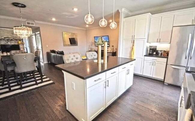Foto del edificio - 4700 Norris Canyon Rd