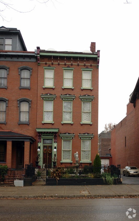 Building Photo - 512 W North Ave