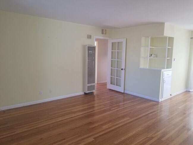 Foto del edificio - 615 Corlano Ave