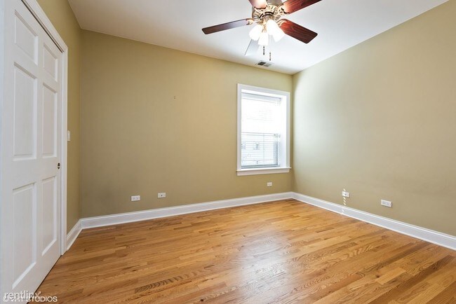 Foto del edificio - 2 br, 2 bath Condo - 7514 N Damen Ave