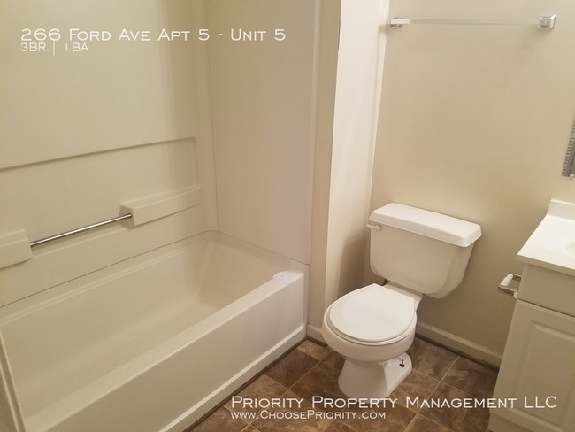 Building Photo - 3BR 1BA Apartment Style Unit, Standardsville