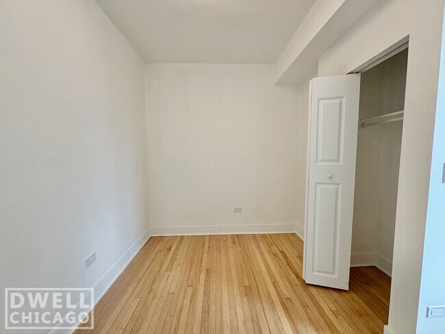 Foto del edificio - 956 N Winchester Ave