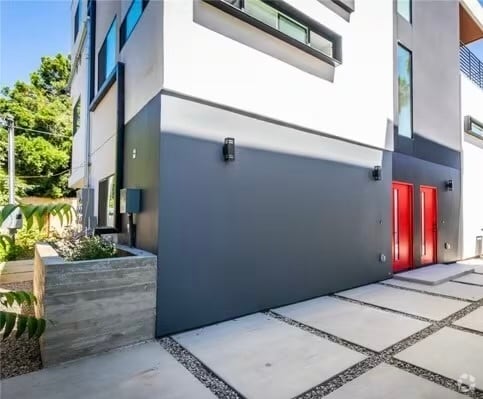 Building Photo - 5638 Woodman Ave