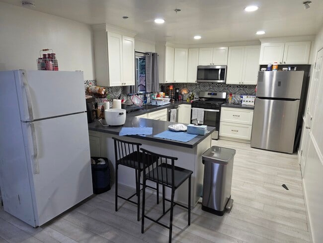 Foto del edificio - 3415 Camby Rd