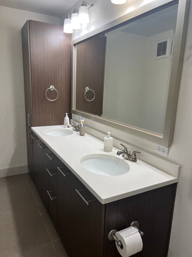 Foto del edificio - 99 E Arizona Ave