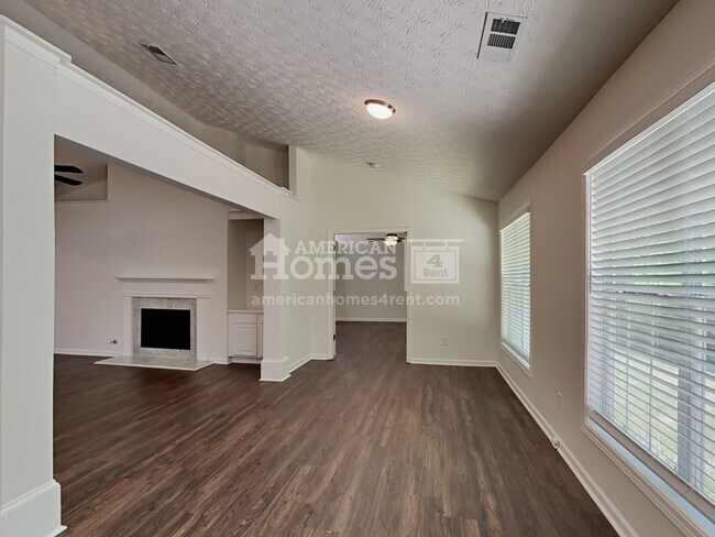 Building Photo - 3120 Victoria Park Drive