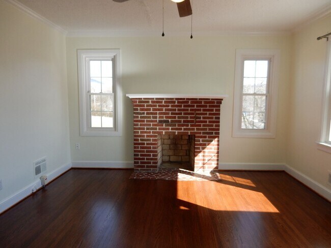 Foto del edificio - 3 BR home, convenient to Downtown Vinton!