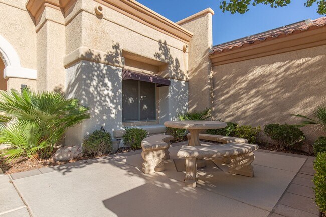 Building Photo - Sun City Summerlin in the Golf course