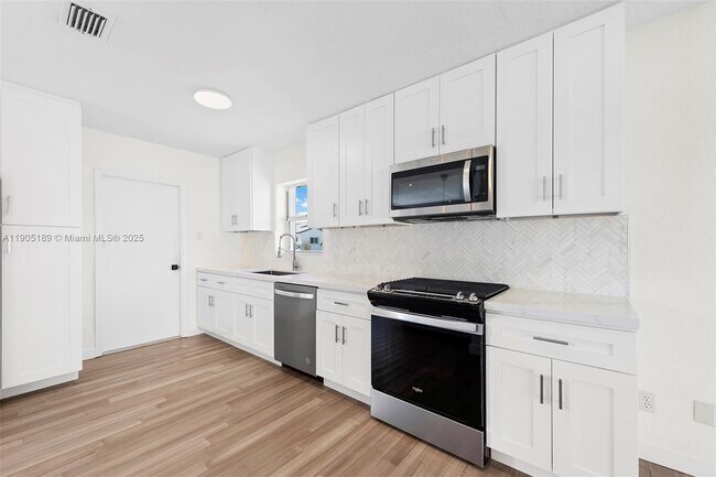 Foto del edificio - 9411 Jamaica Dr