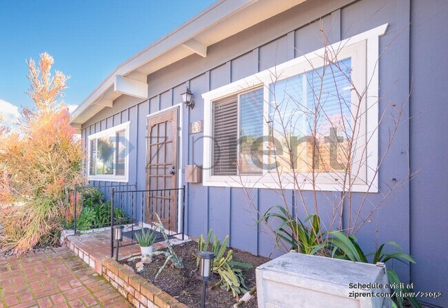 Building Photo - 4635 Hidalgo Ave