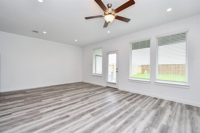 Building Photo - 3024 Crown Gate Dr