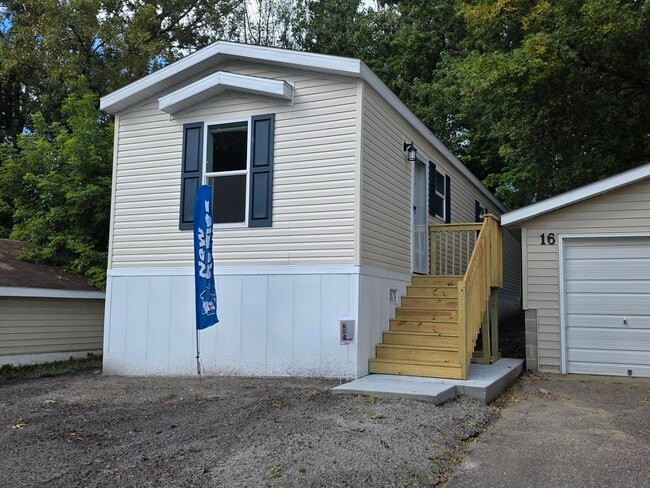 Building Photo - 16 Thomas Ln