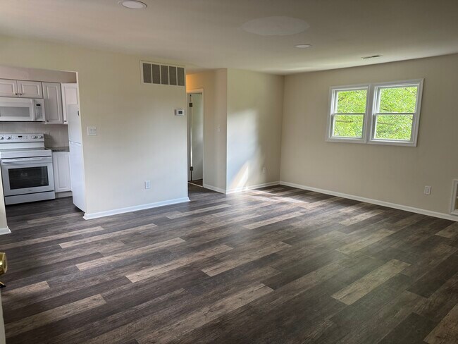 Living room - 425 Ryers Ave