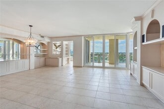Building Photo - 445 Grand Bay Dr