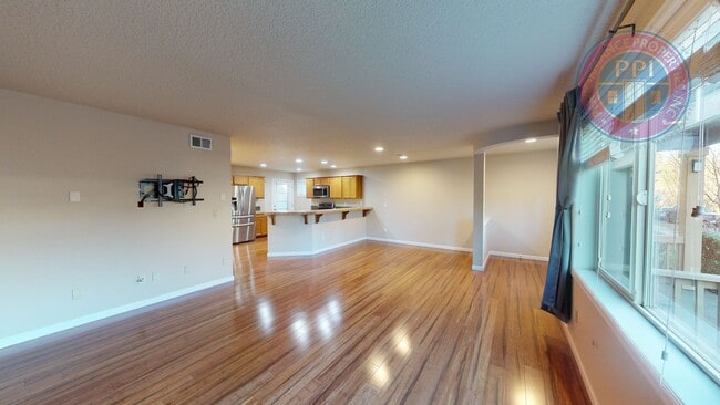 Photo - Beaverton - Stylish, Light & Bright, Close To Nike & Intel House