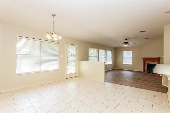 Foto del edificio - 1107 Rolling Ridge Dr
