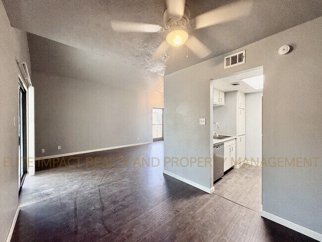 Foto del edificio - 1620 N Wilmot Rd